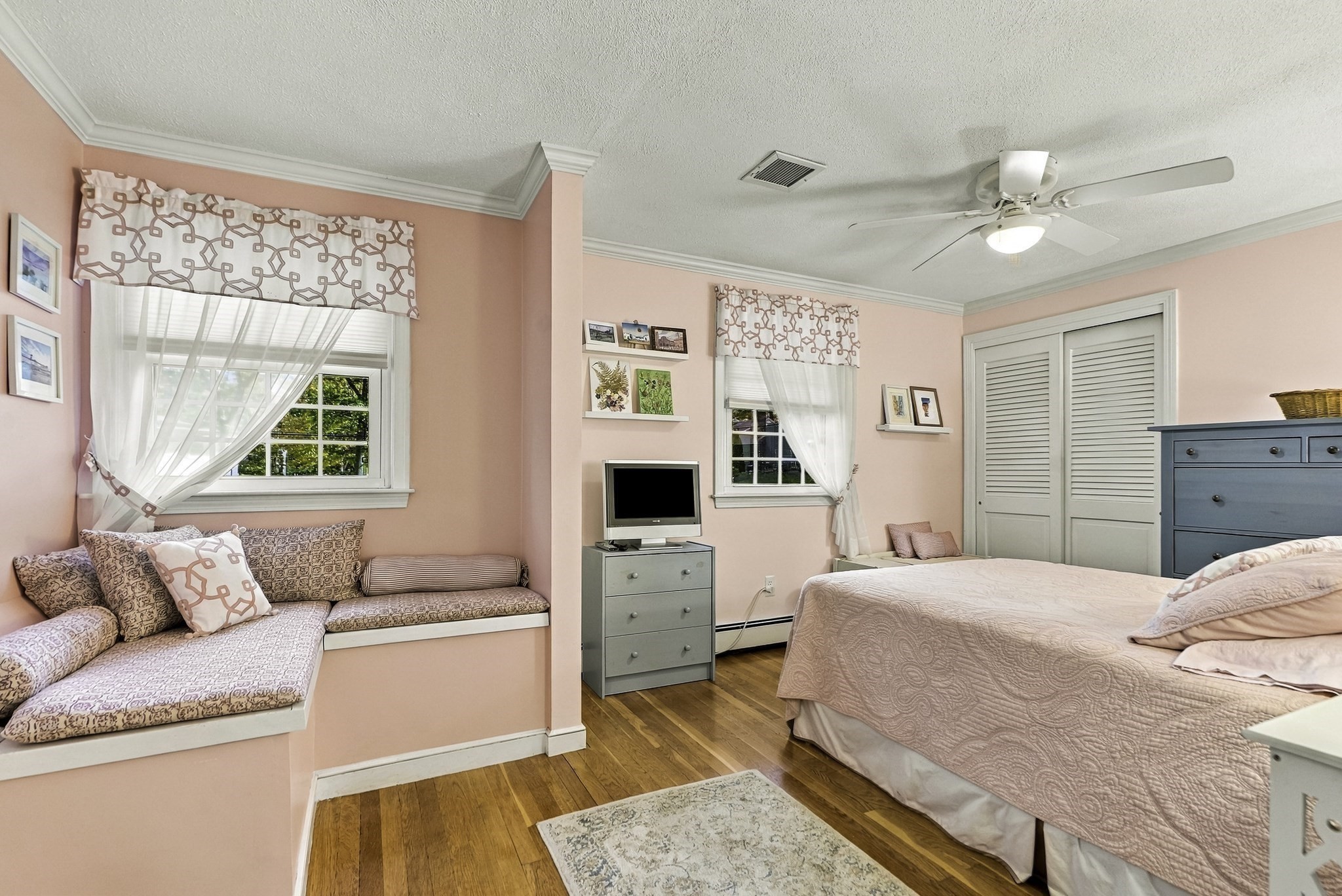 5 Surrey Ln Property Photo 16
