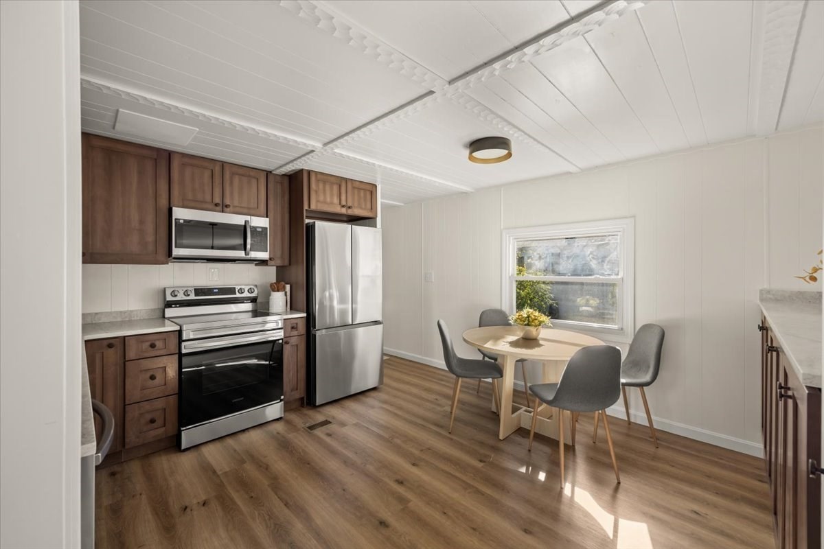 33 Thayer Property Photo 17