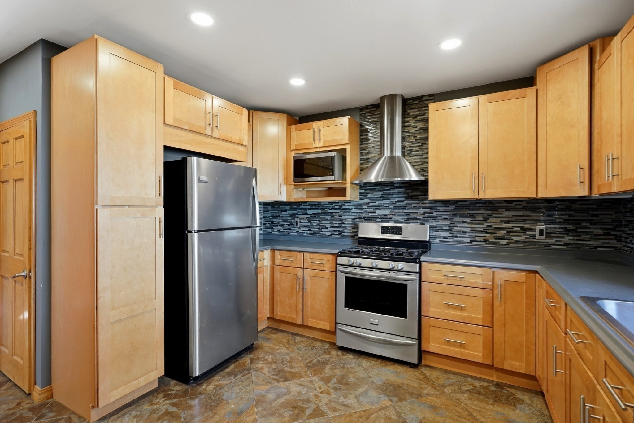 75 Gardner Ave Property Photo 12