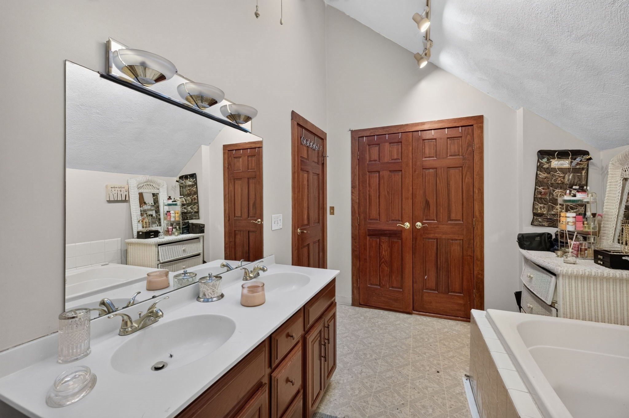 18 Berglund Ave Property Photo 38
