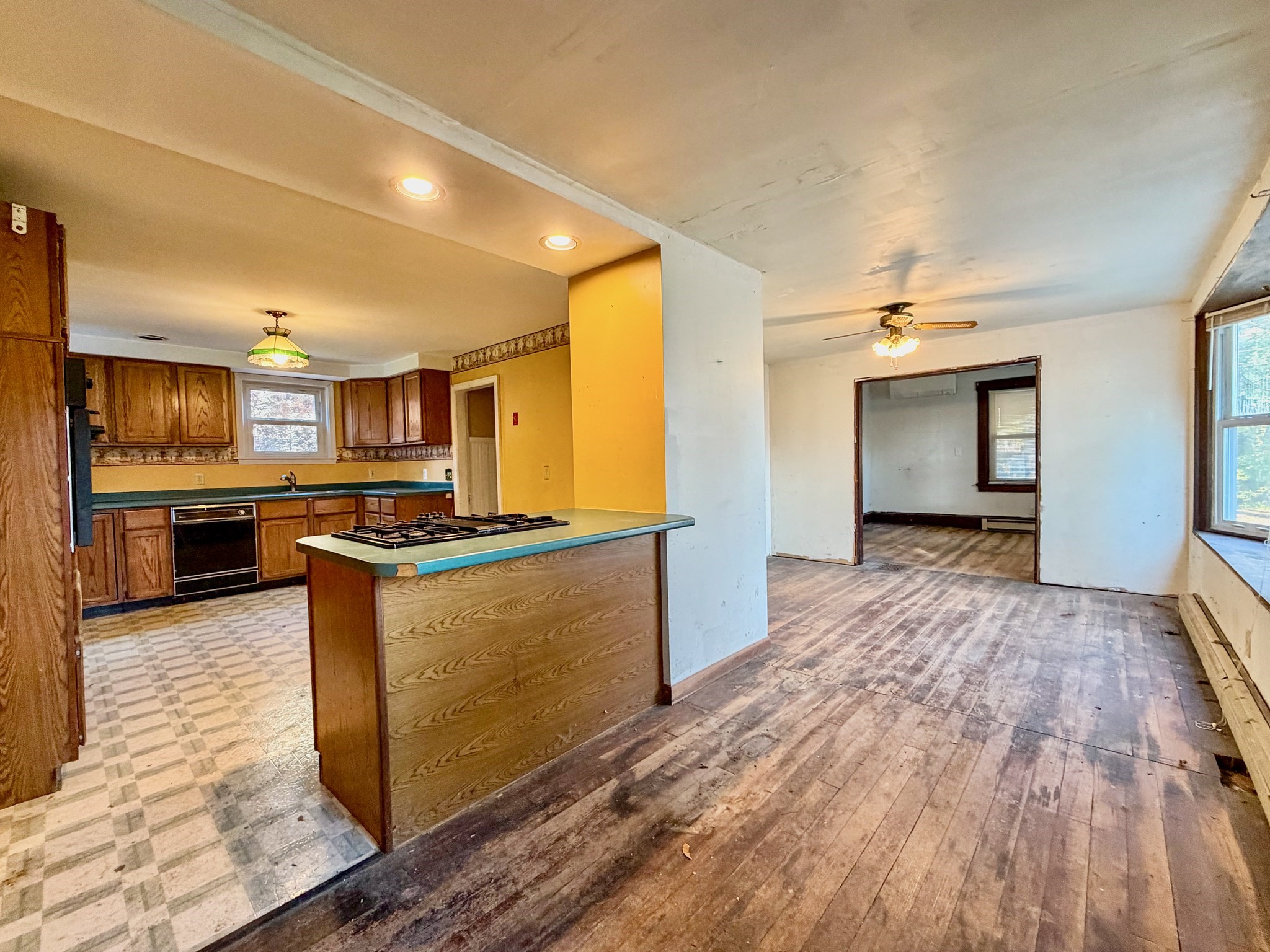 20 Adams St Property Photo 10