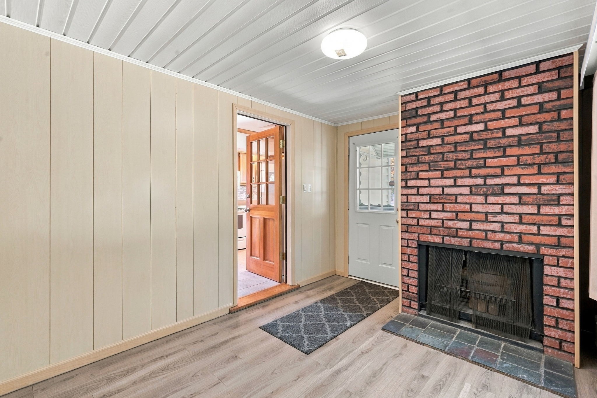 671 James St Property Photo 4