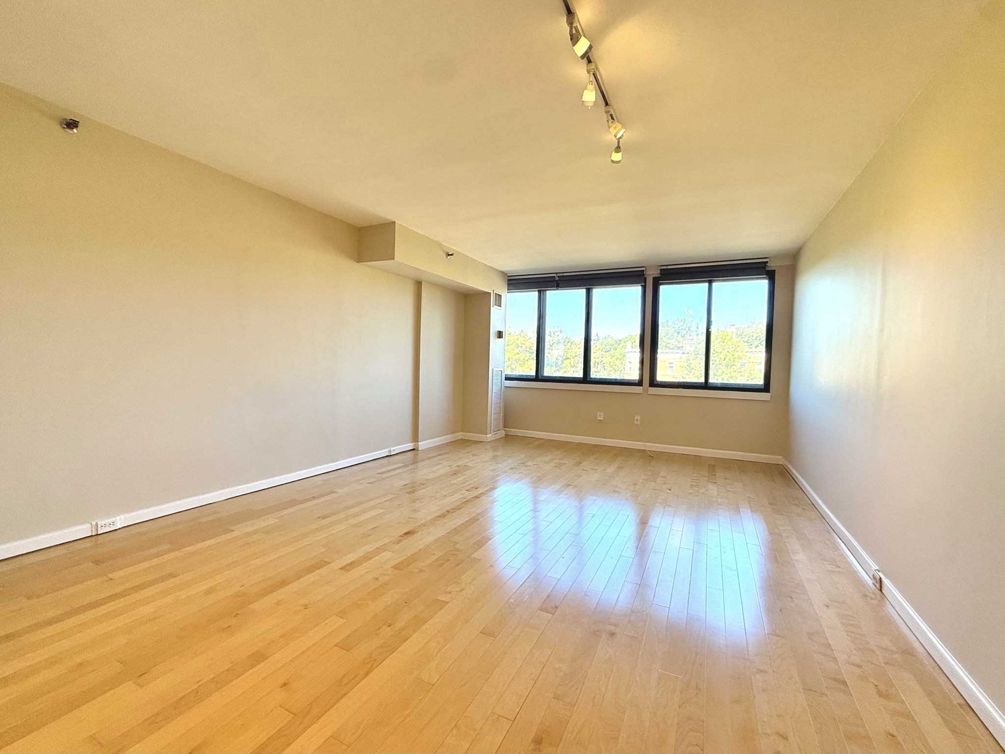1731 Beacon # 422 Property Photo 2