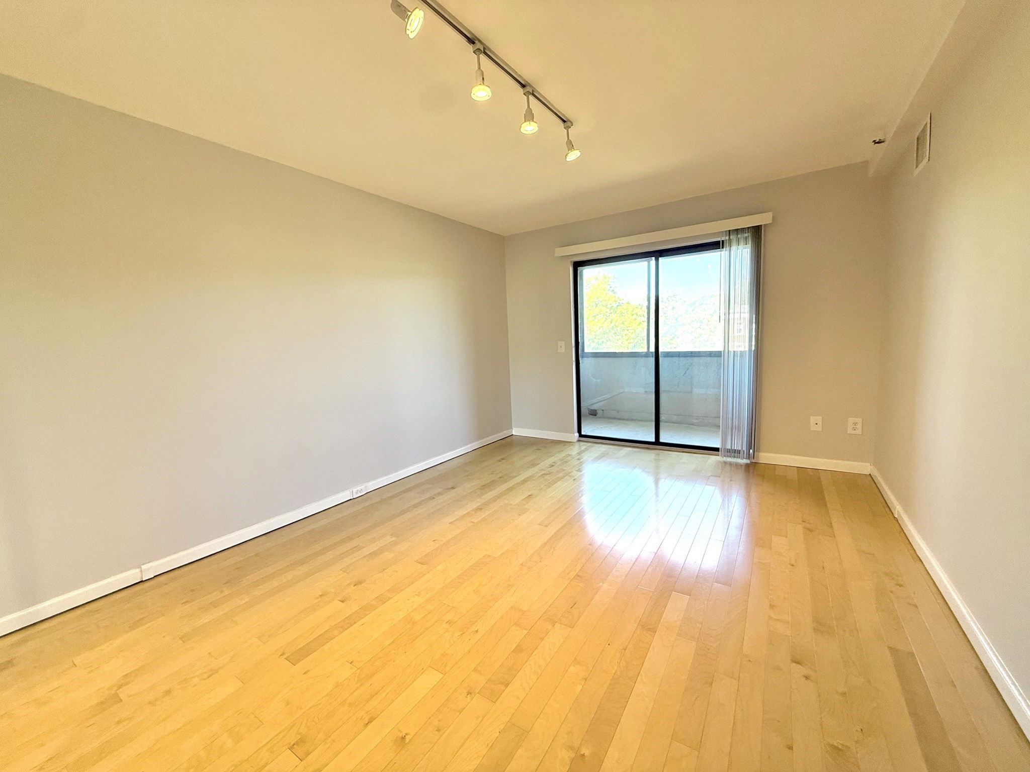 1731 Beacon # 422 Property Photo 4