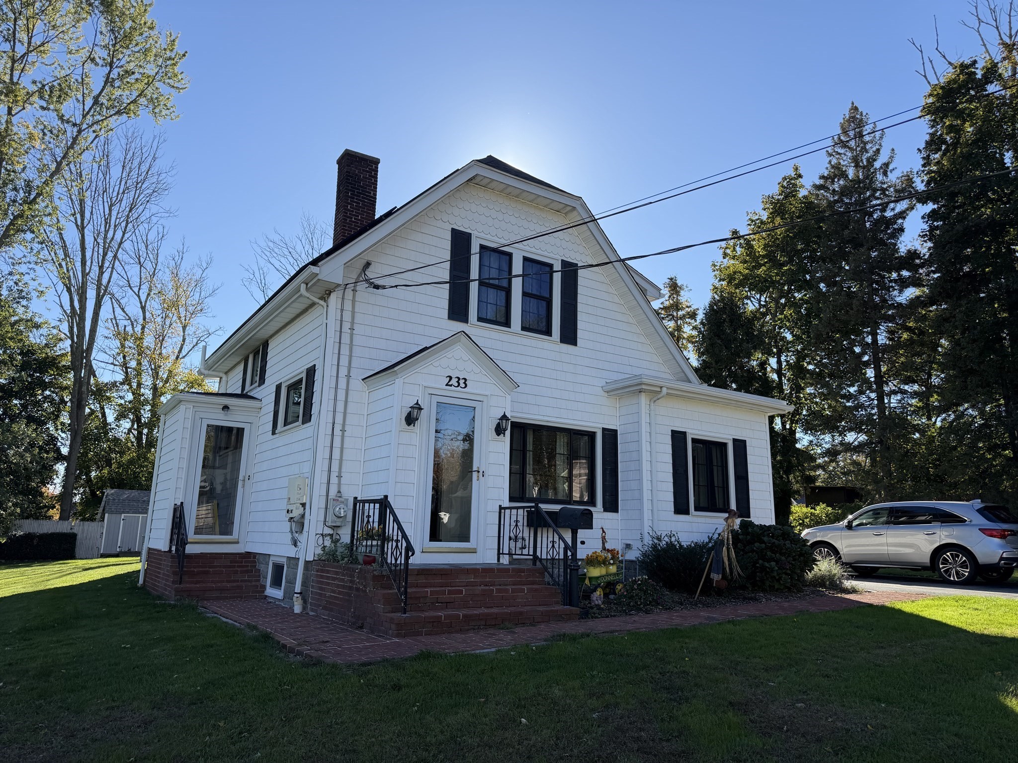 233 Gifford Ave Property Photo 1
