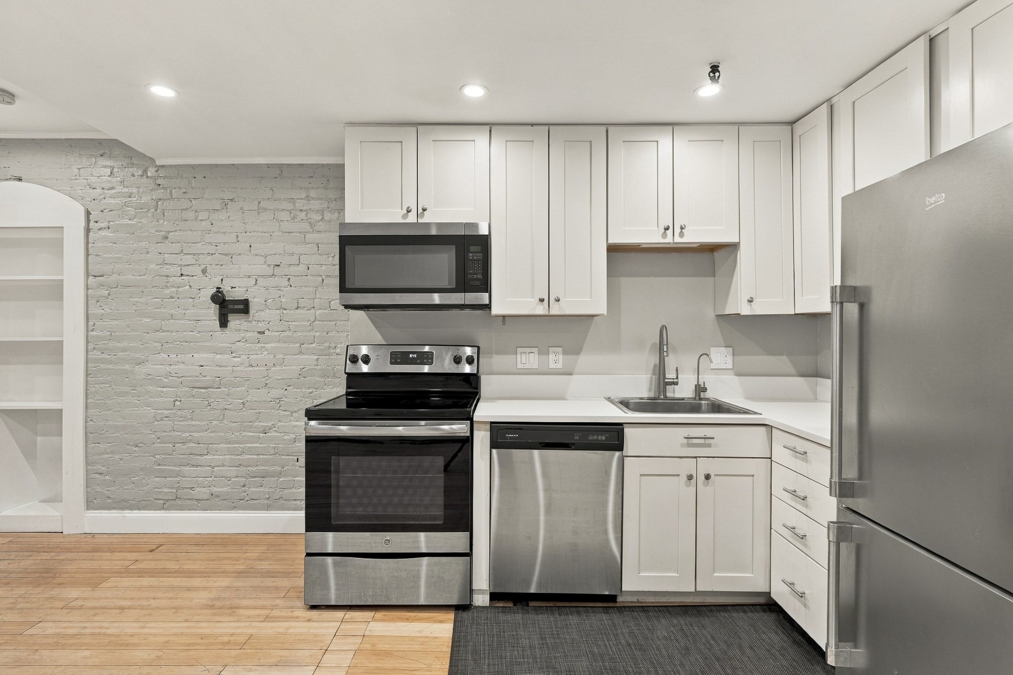 25 Saint Stephen St # 2 Property Photo 2