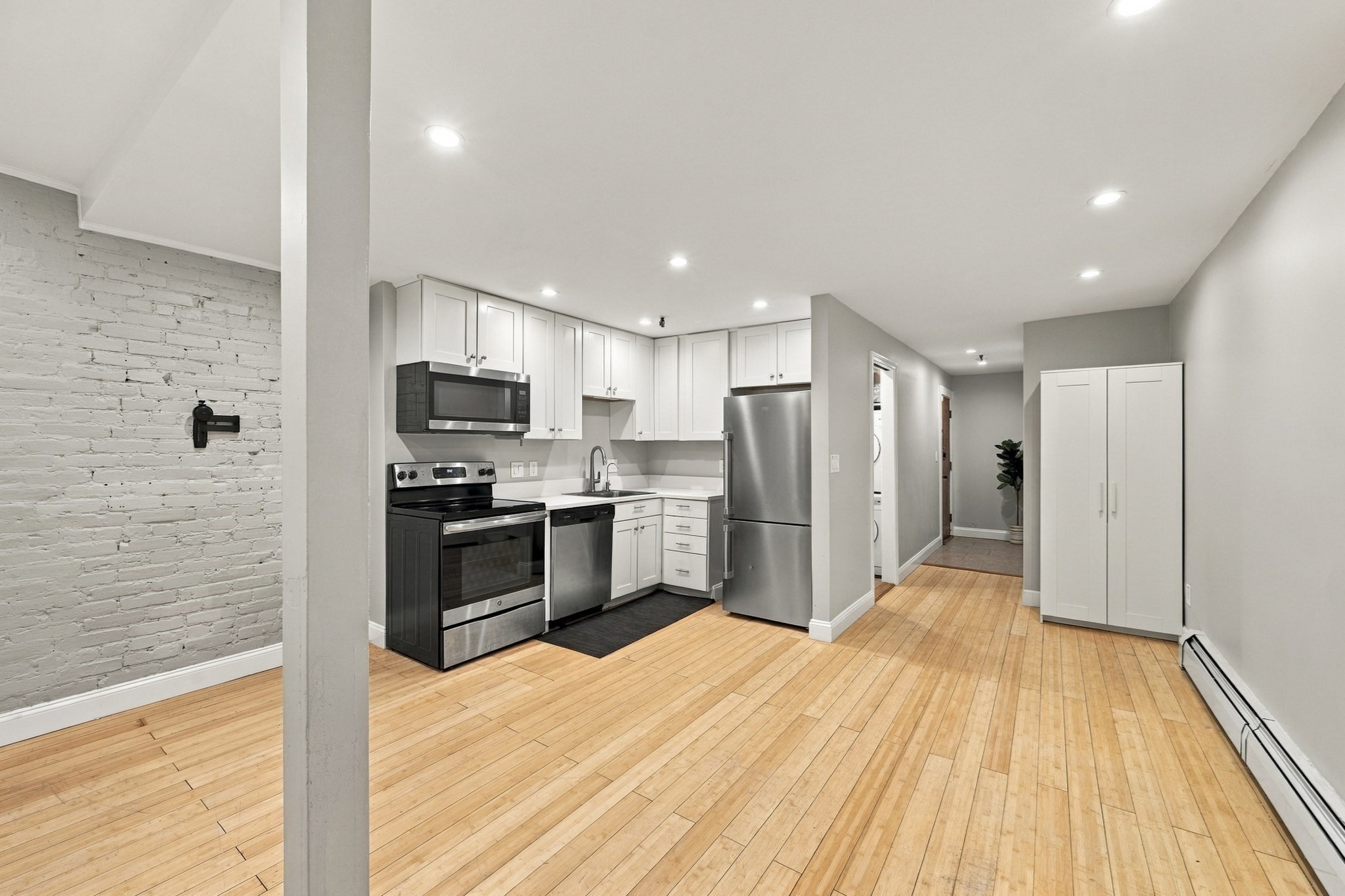25 Saint Stephen St # 2 Property Photo 4