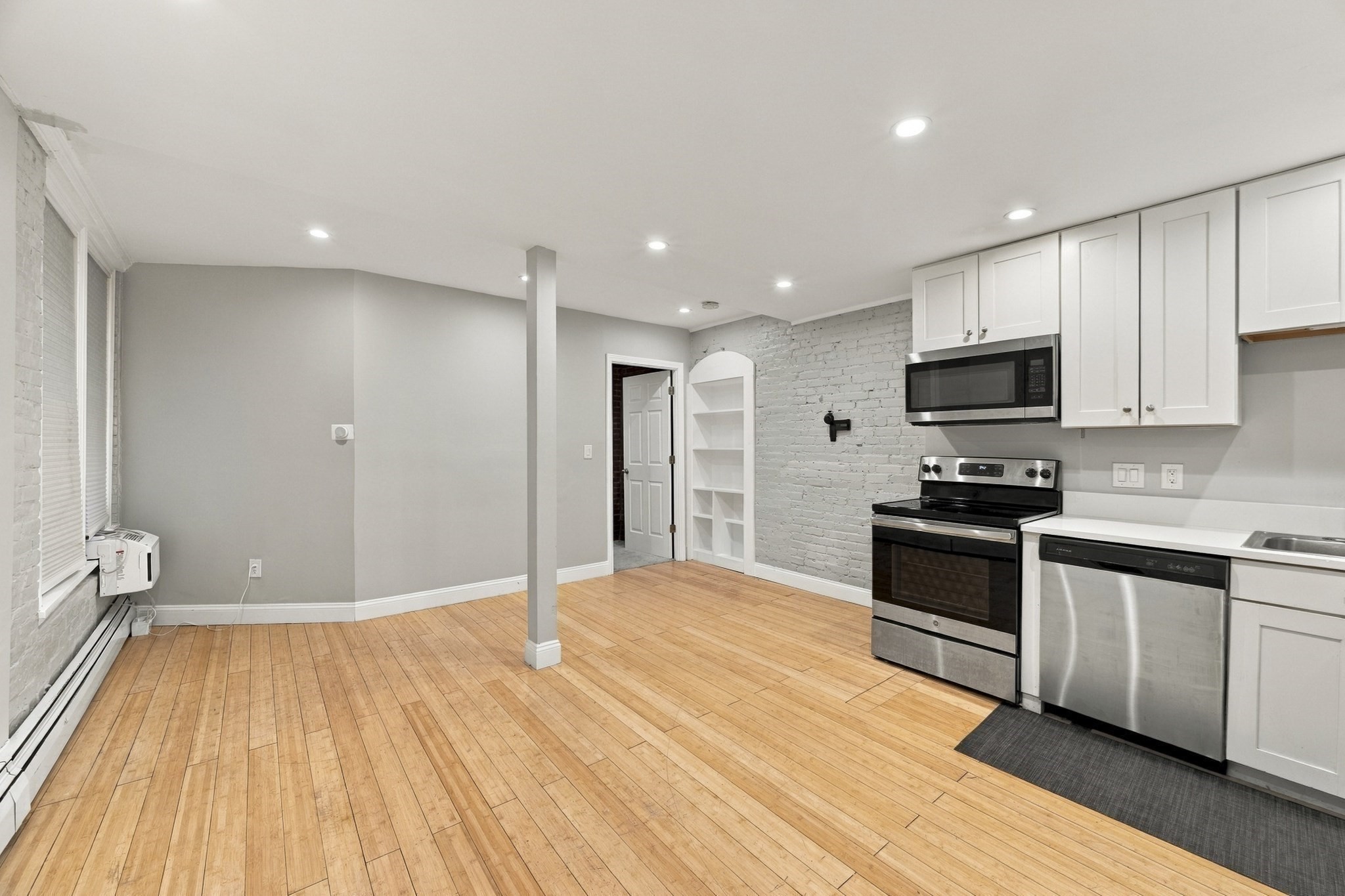 25 Saint Stephen St # 2 Property Photo 6