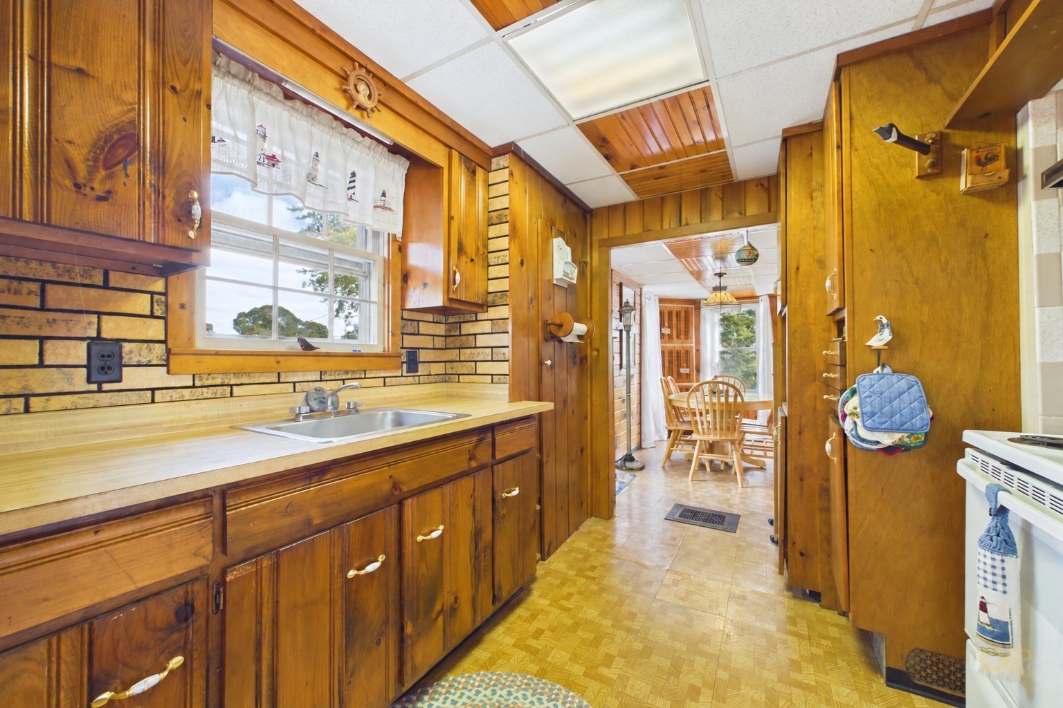 6 Myrtle St Property Photo 14