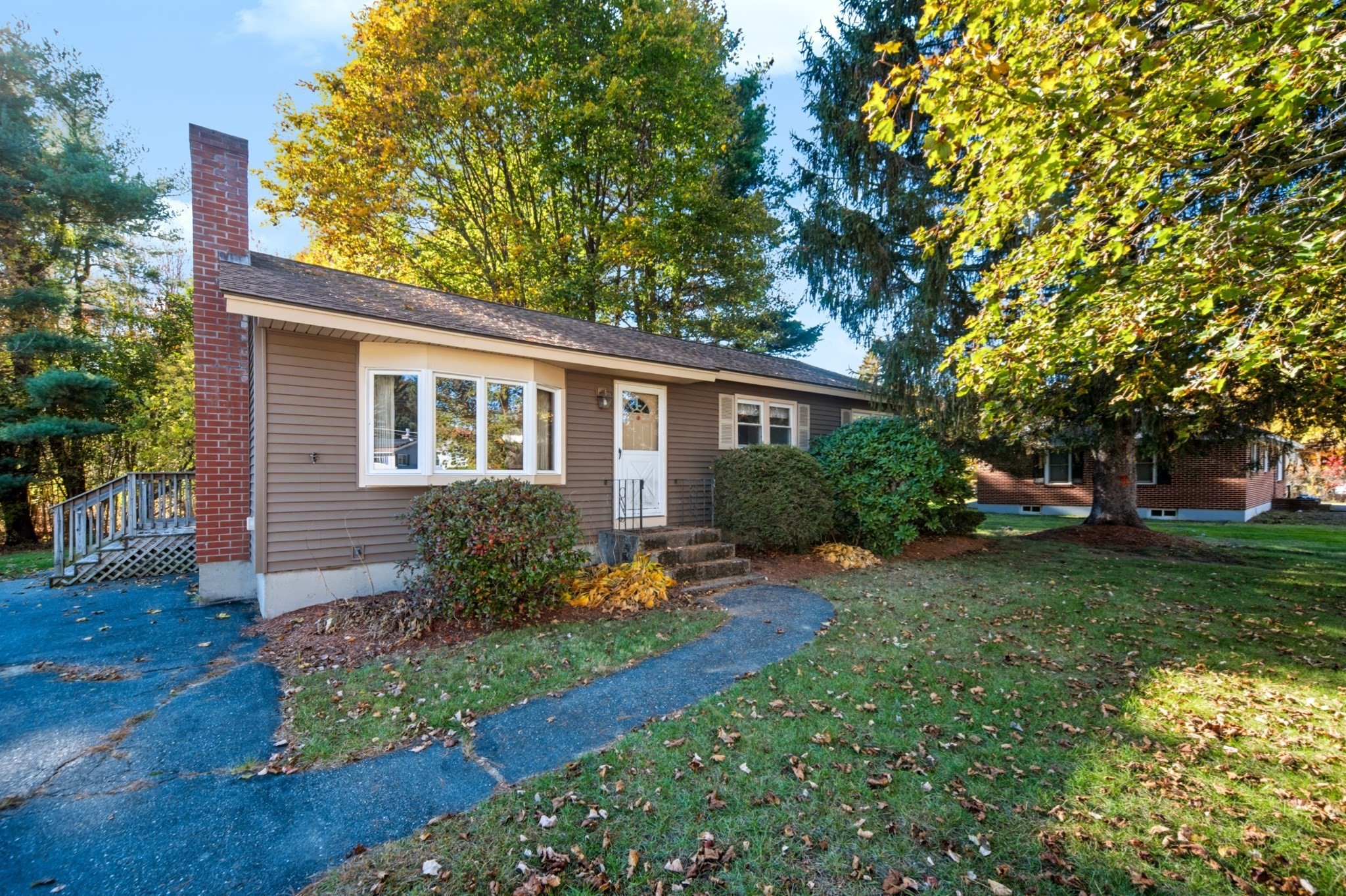 18 Meadow Ln Property Photo 1
