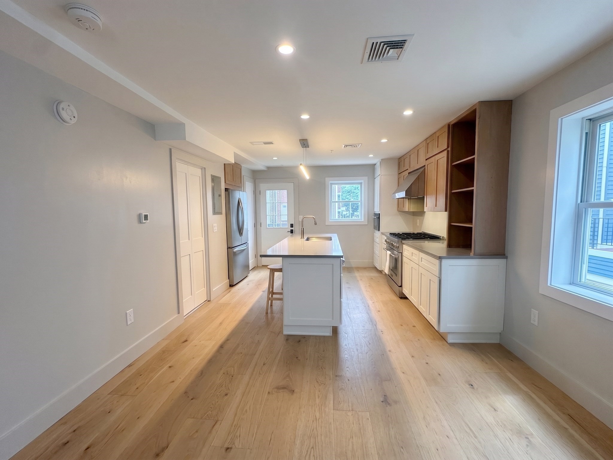 122 West 7th Property Photo 6