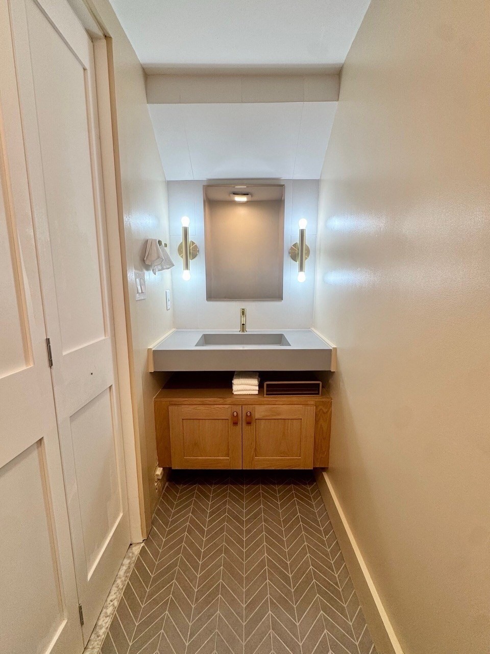 122 West 7th Property Photo 8