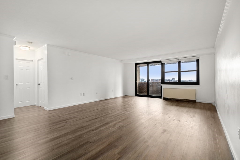 9 Hawthorne Place # 16J Property Photo 1
