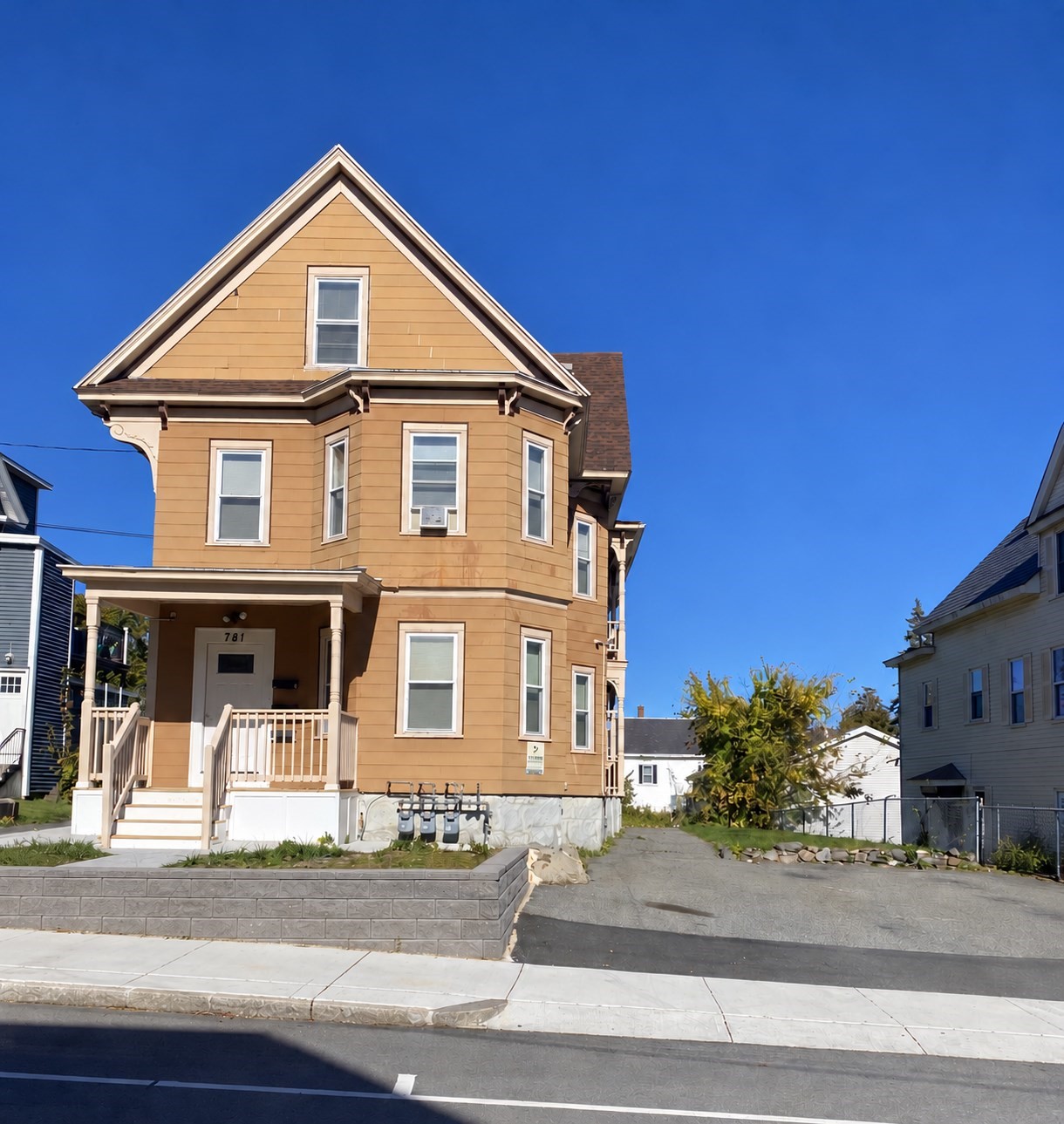 781 Broadway St Property Photo 1