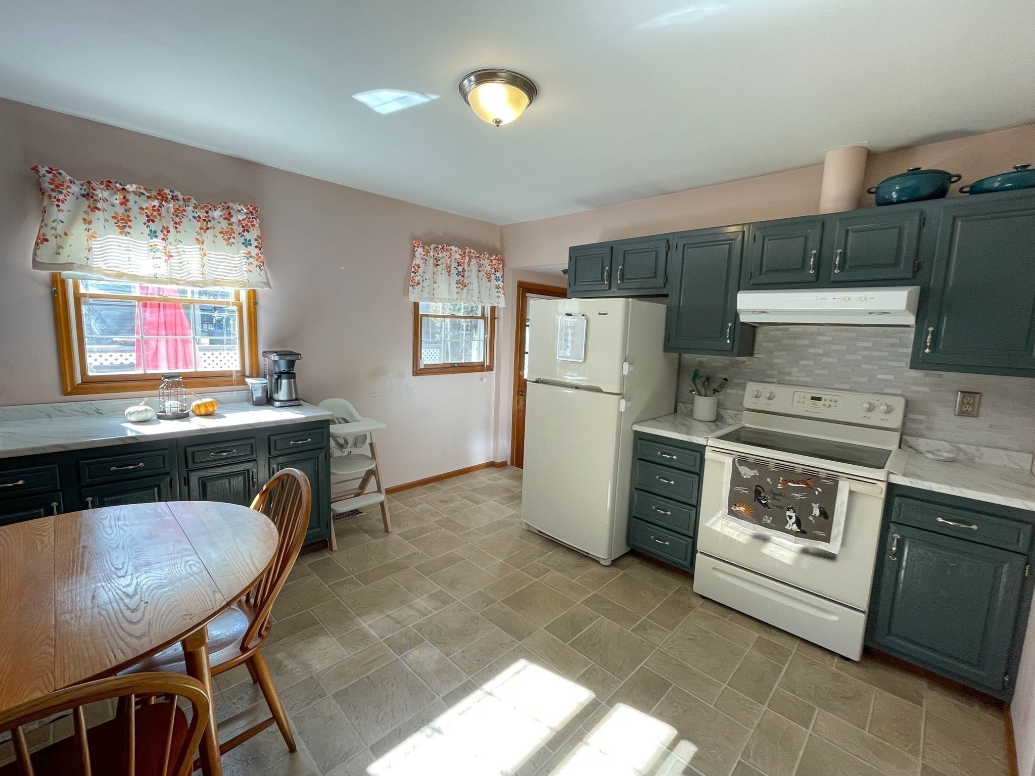 67 Laurel St Property Photo 9