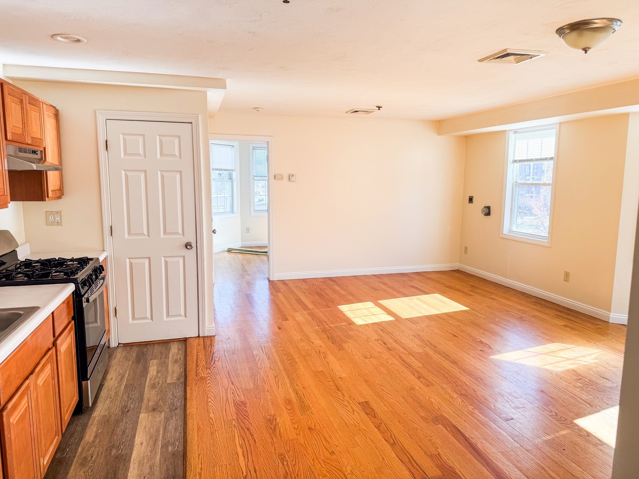 339 Adams St # 6 Property Photo 5