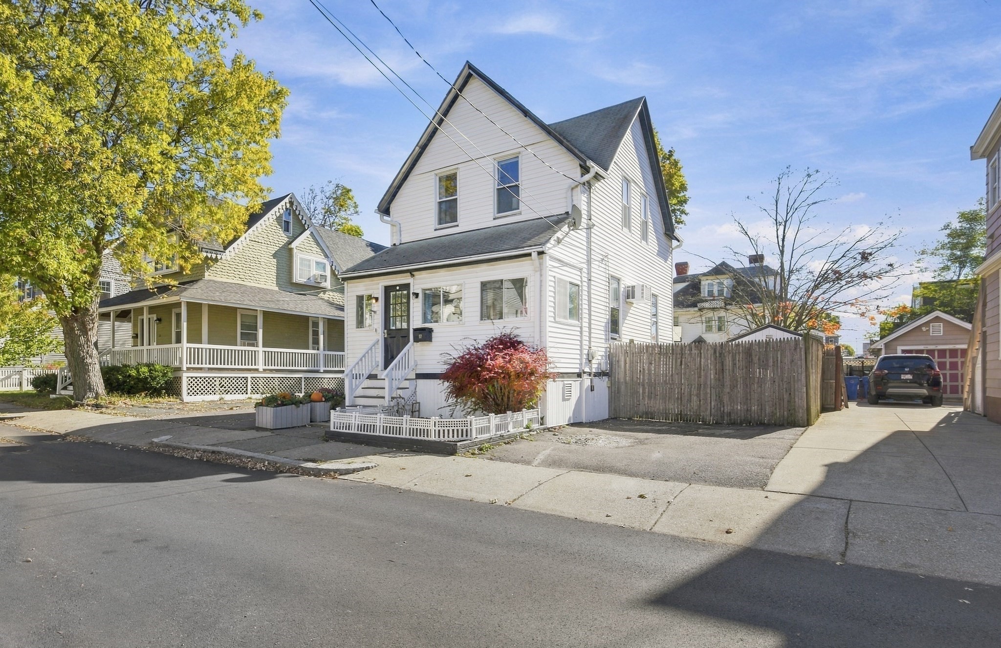 17 Hawthorn Ave Property Photo 1