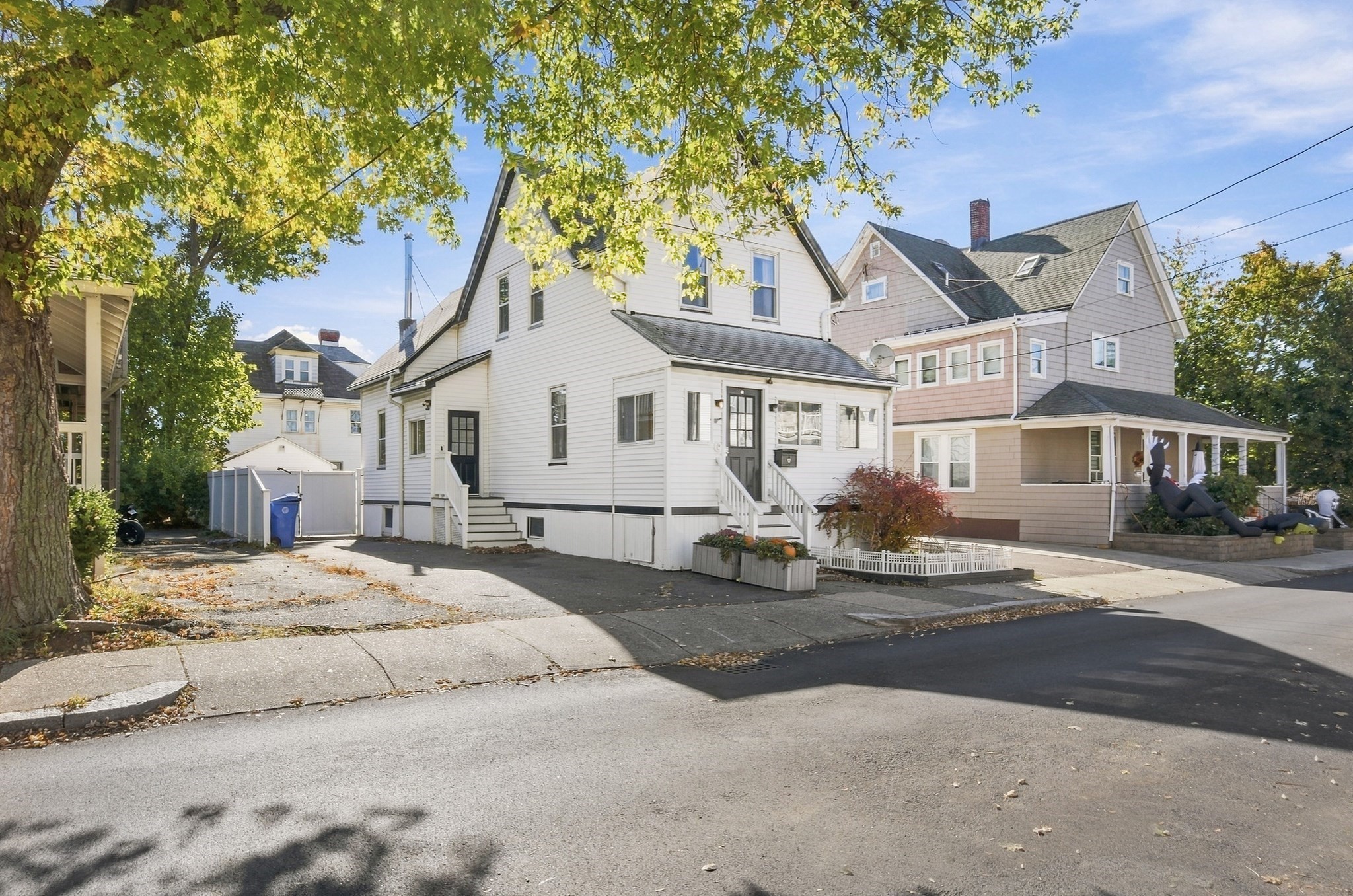 17 Hawthorn Ave Property Photo 2