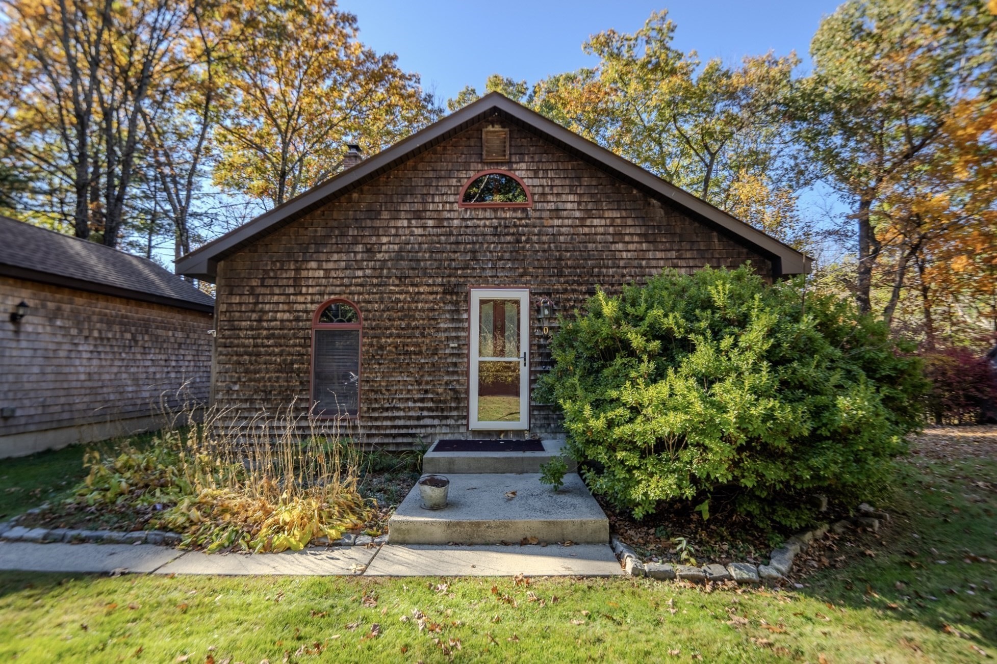 102 Middle Rd Property Photo 1