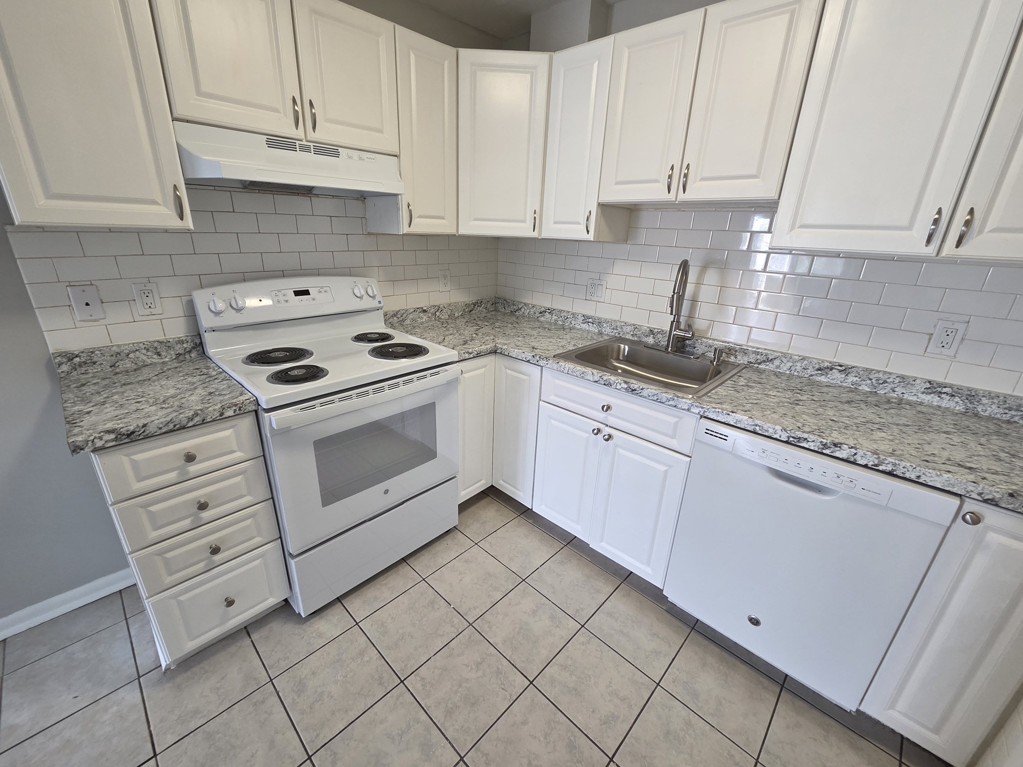815 Morton # 20 Property Photo 1