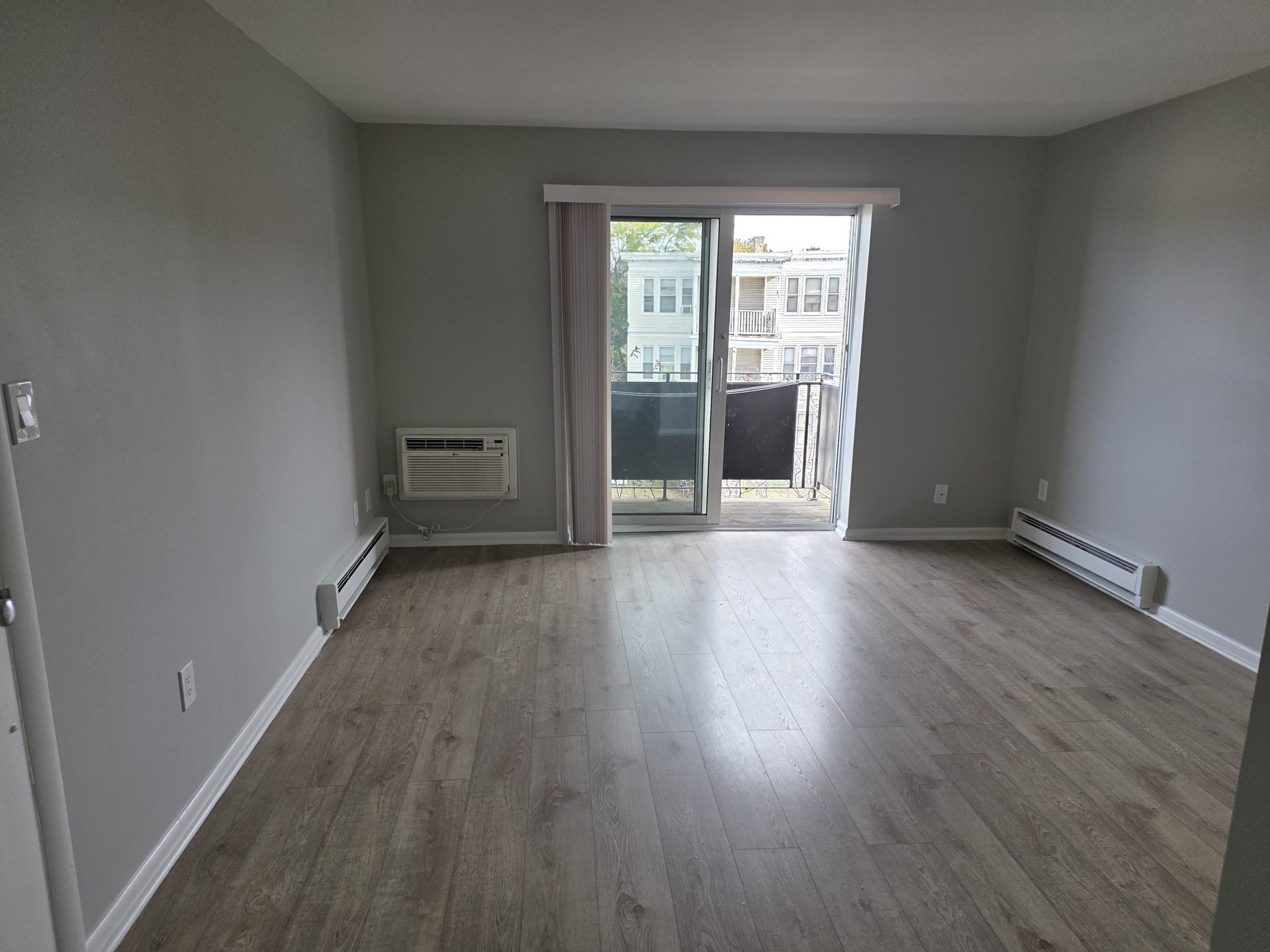 815 Morton # 20 Property Photo 5