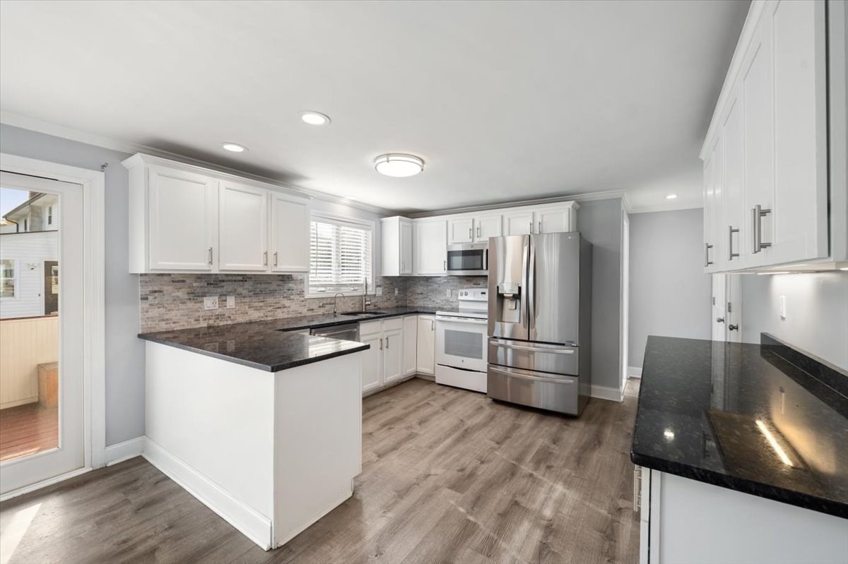 22 Draper Rd # A Property Photo 8