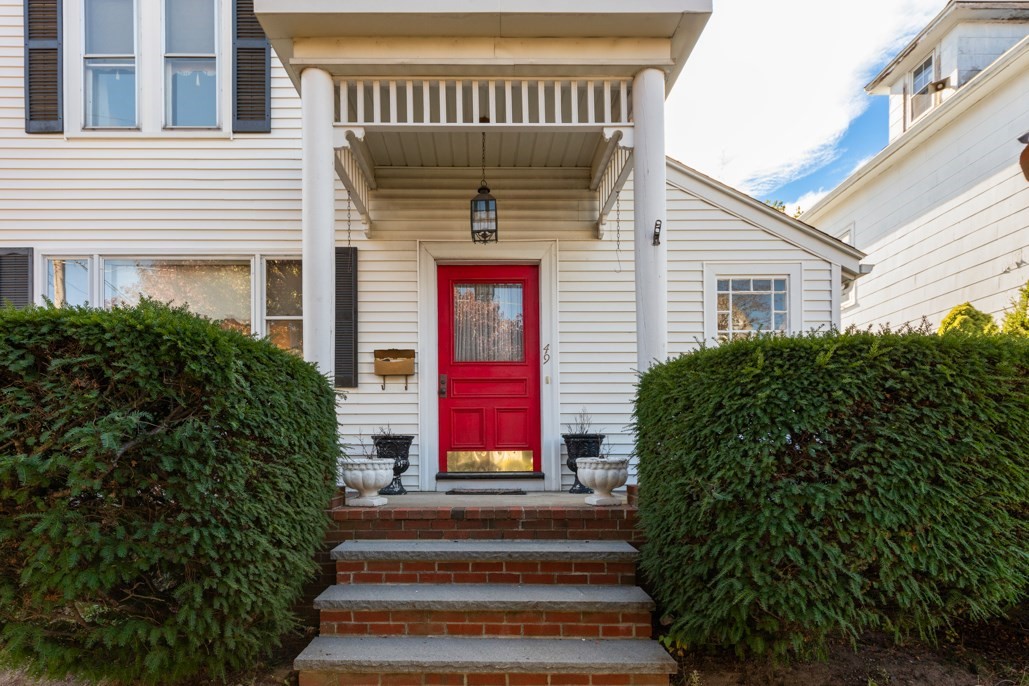 49 Cushing St Property Photo 4