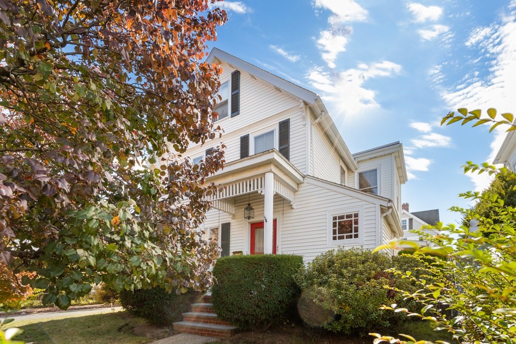 49 Cushing St Property Photo 5