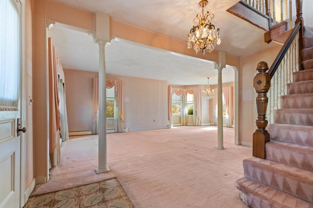 49 Cushing St Property Photo 8