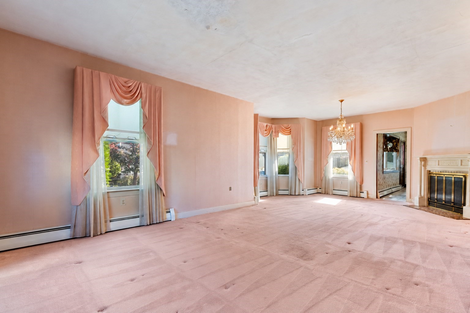 49 Cushing St Property Photo 9