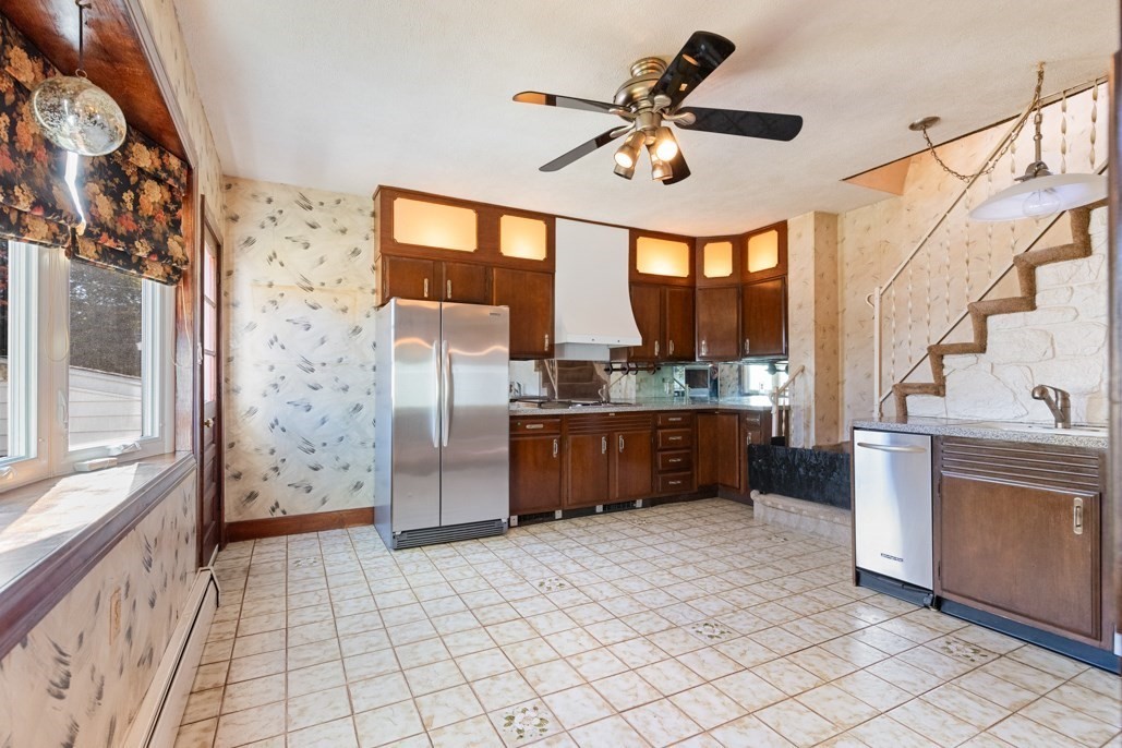 49 Cushing St Property Photo 14