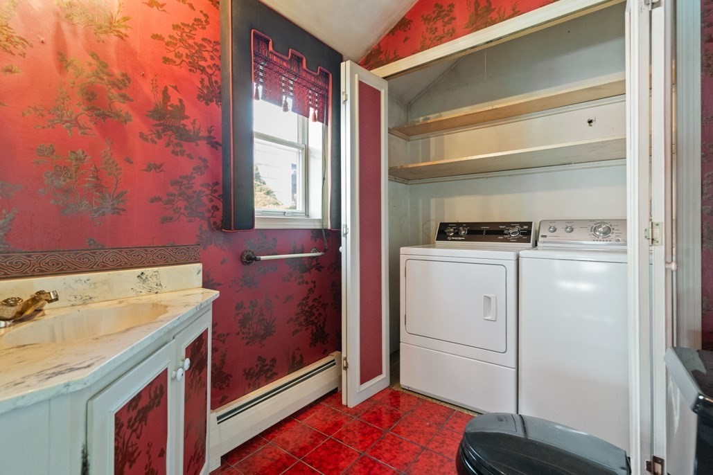 49 Cushing St Property Photo 22