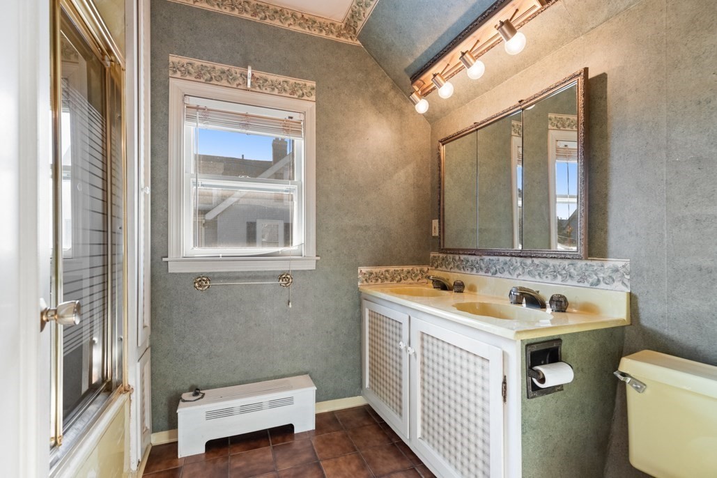 49 Cushing St Property Photo 30