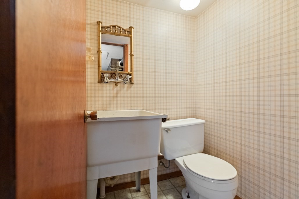 49 Cushing St Property Photo 33