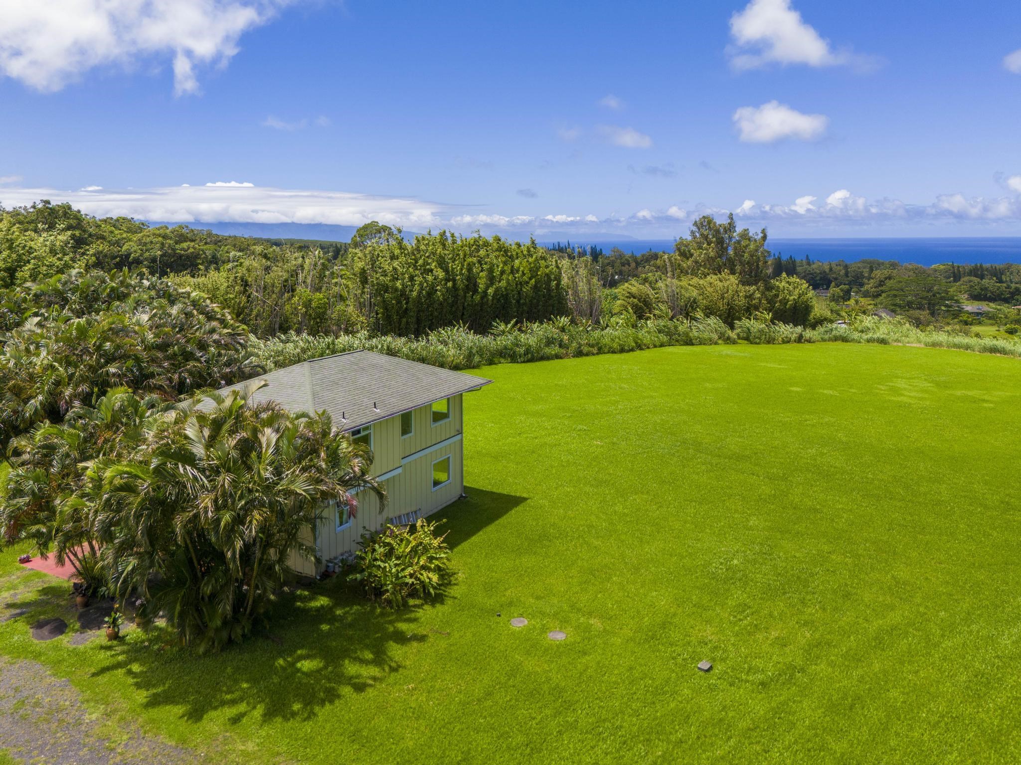 654 Kaupakalua Rd Property Photo 1