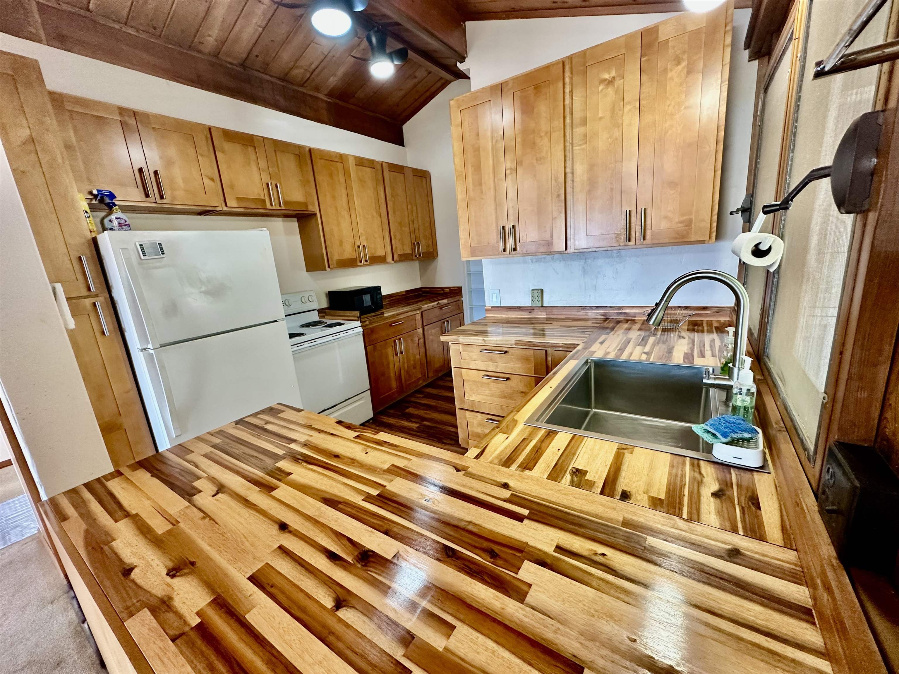 1085 Nauwe St Property Photo 17