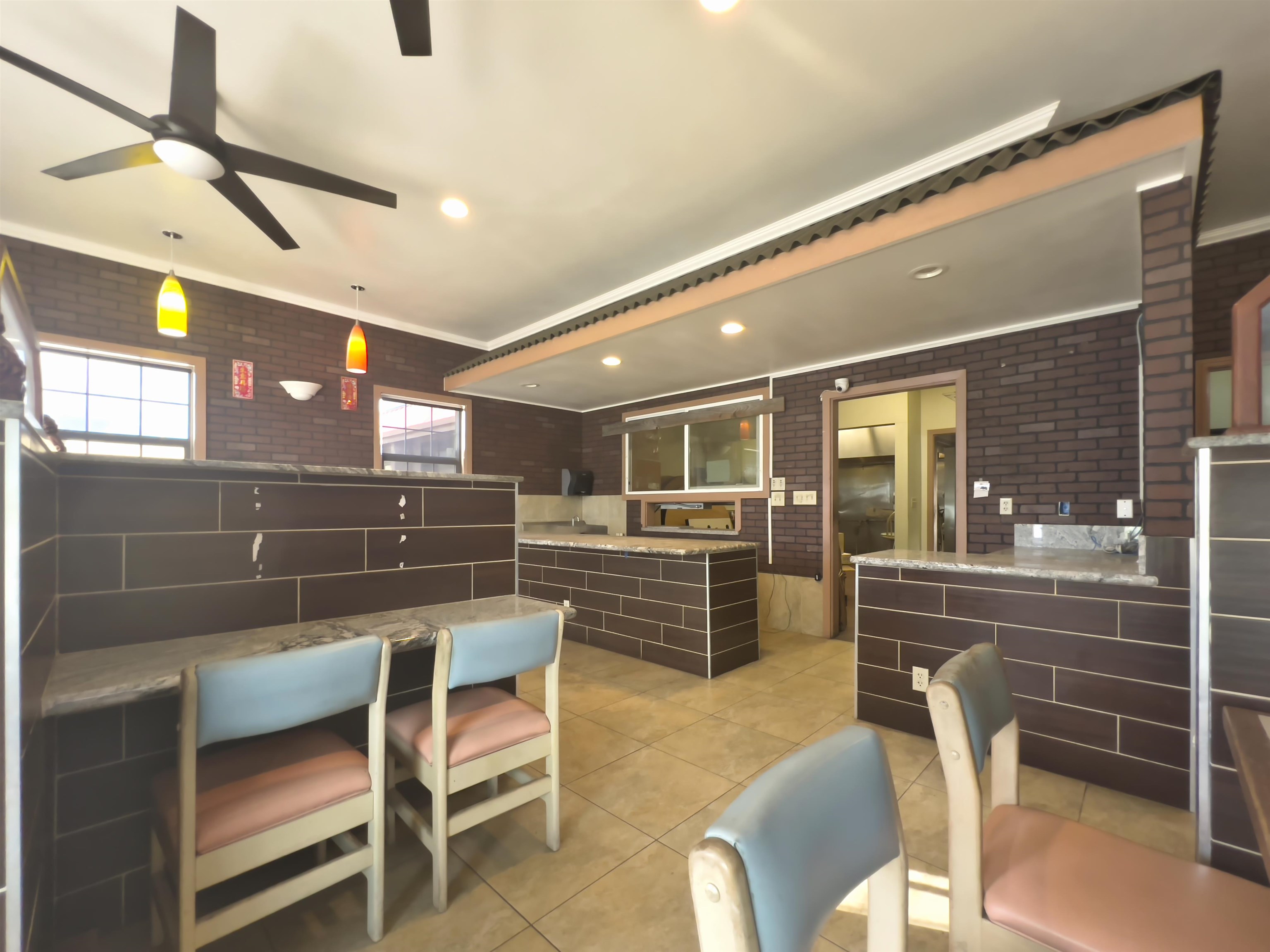 318 N Market St Property Photo 5