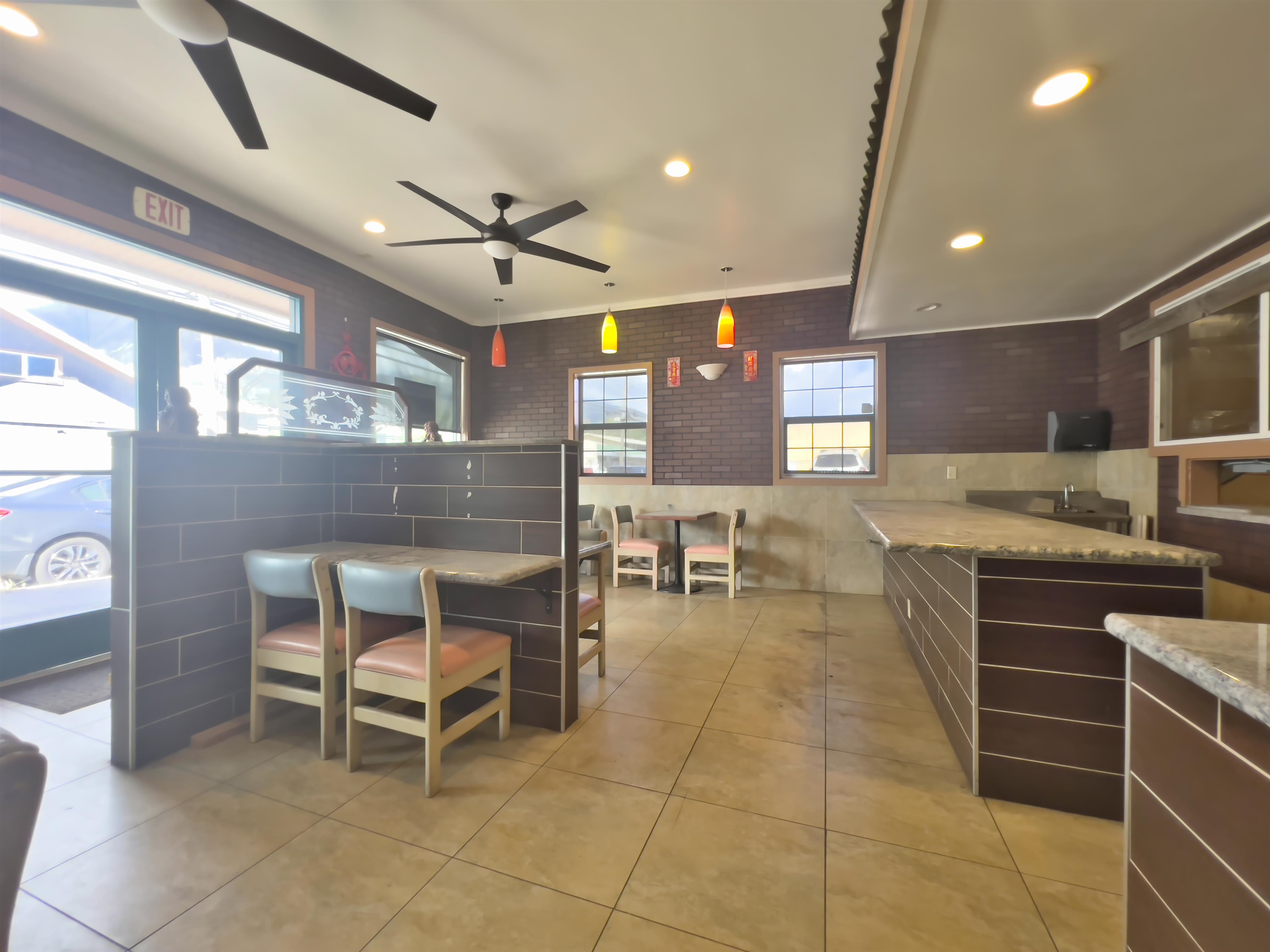 318 N Market St Property Photo 6