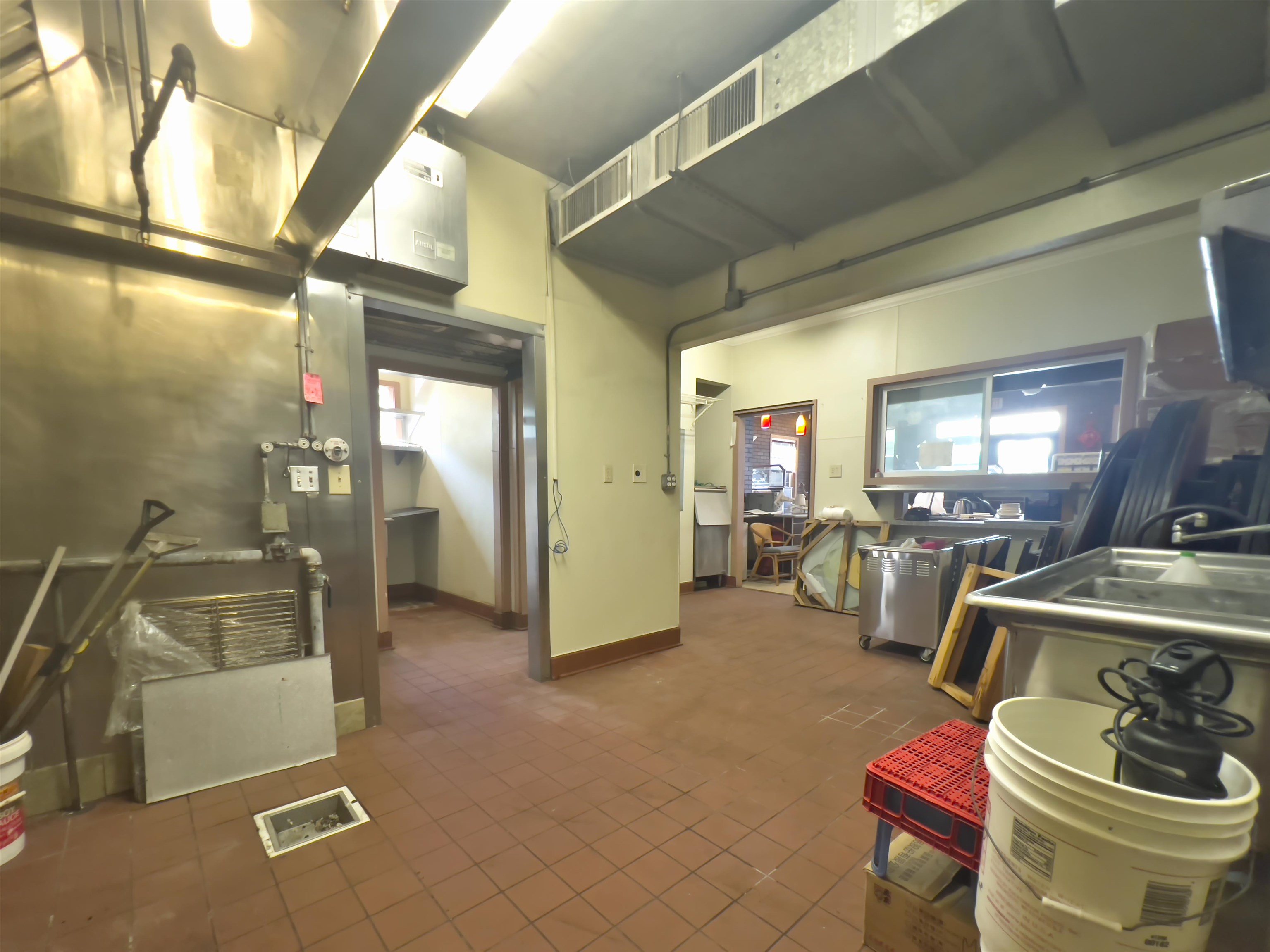 318 N Market St Property Photo 10