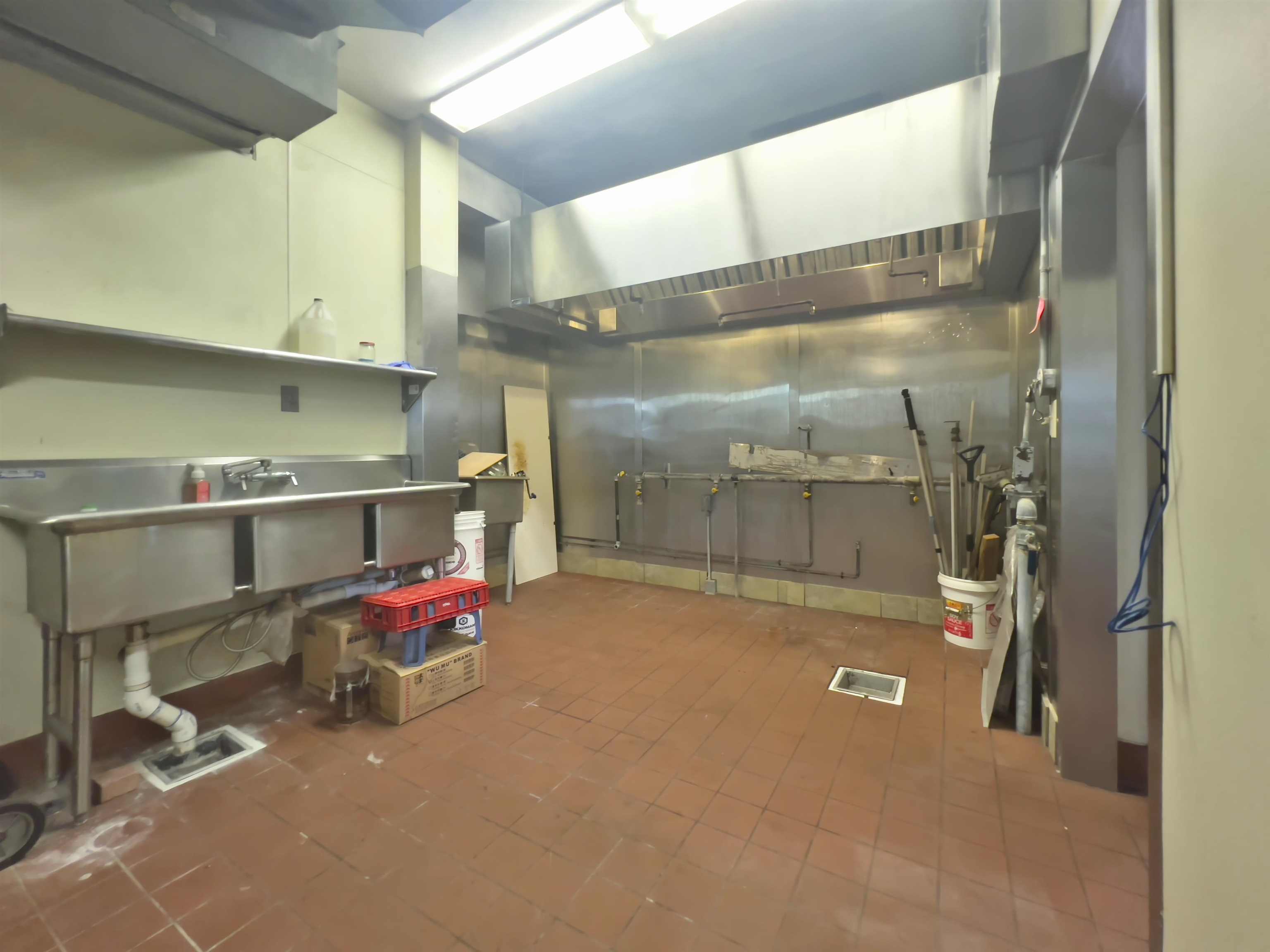318 N Market St Property Photo 12