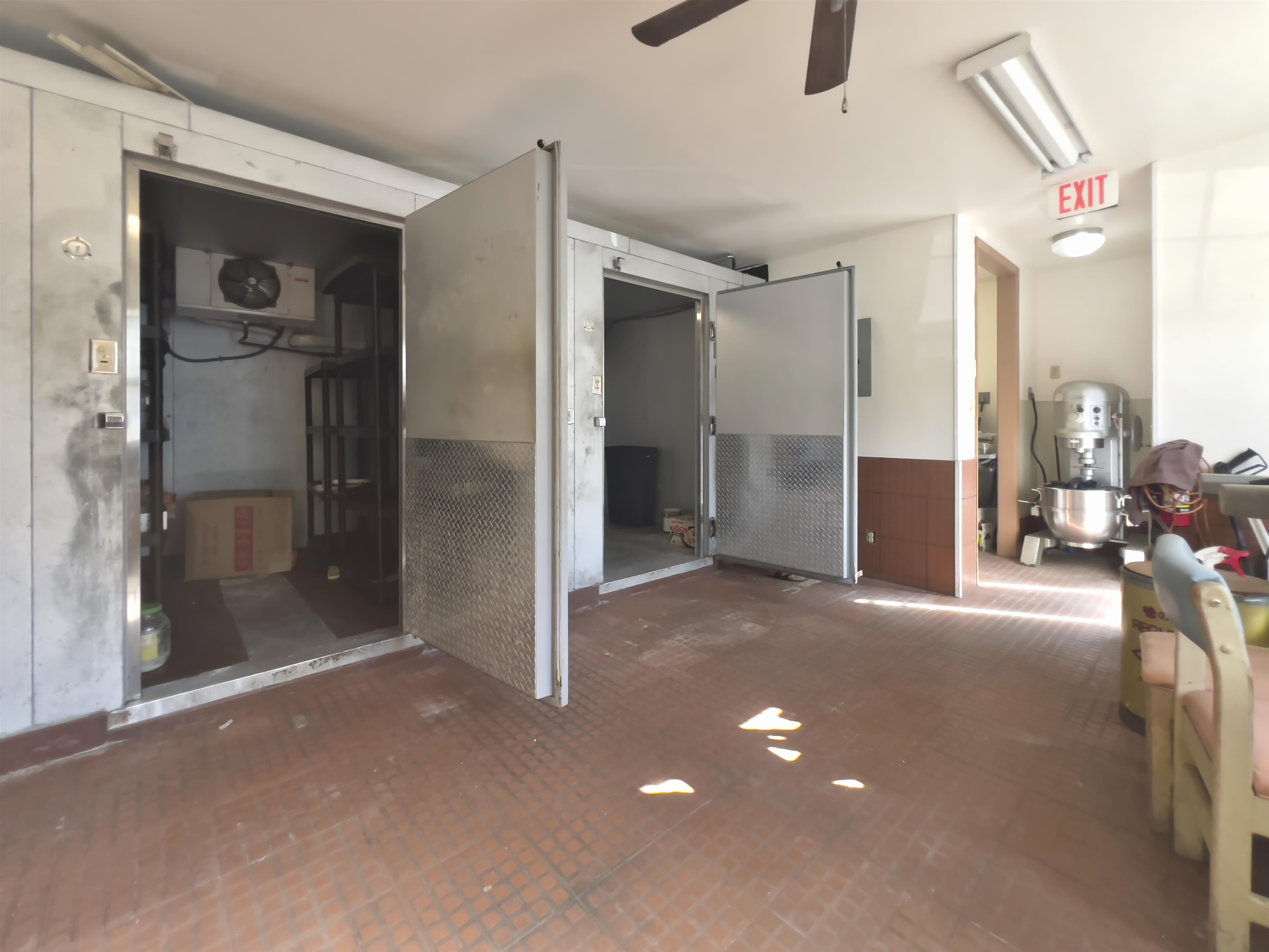 318 N Market St Property Photo 13