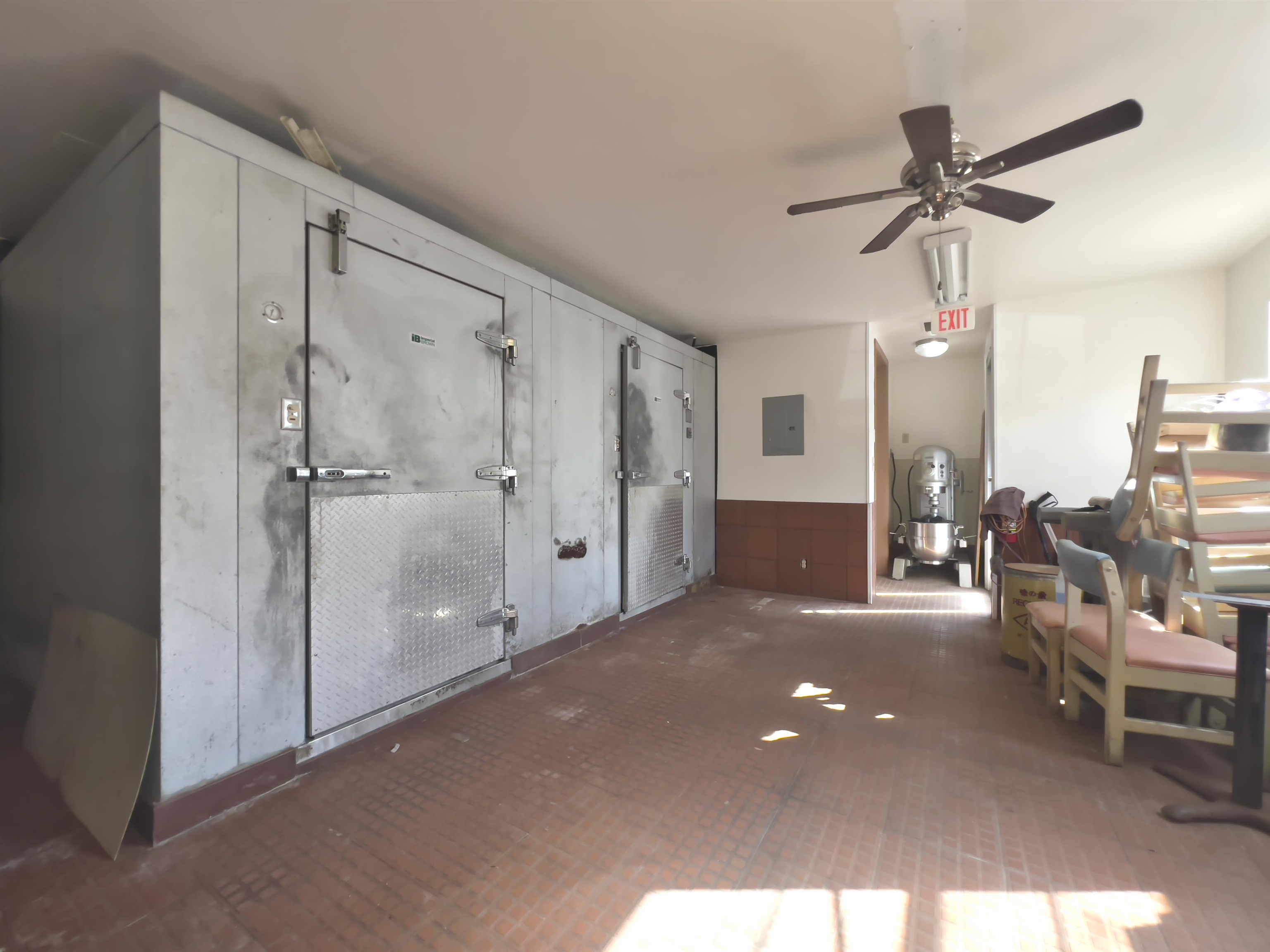 318 N Market St Property Photo 14