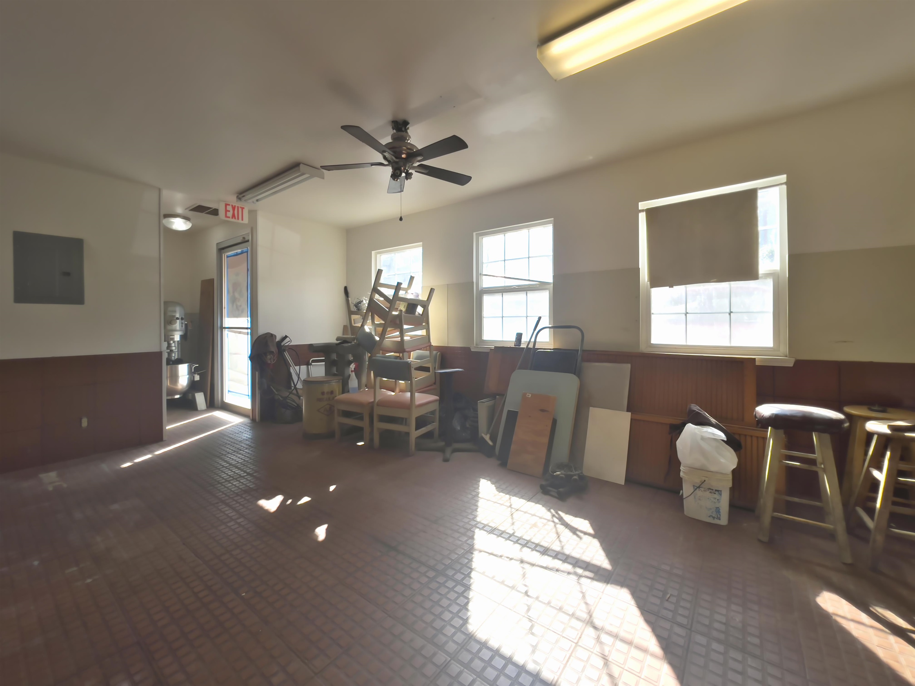 318 N Market St Property Photo 17