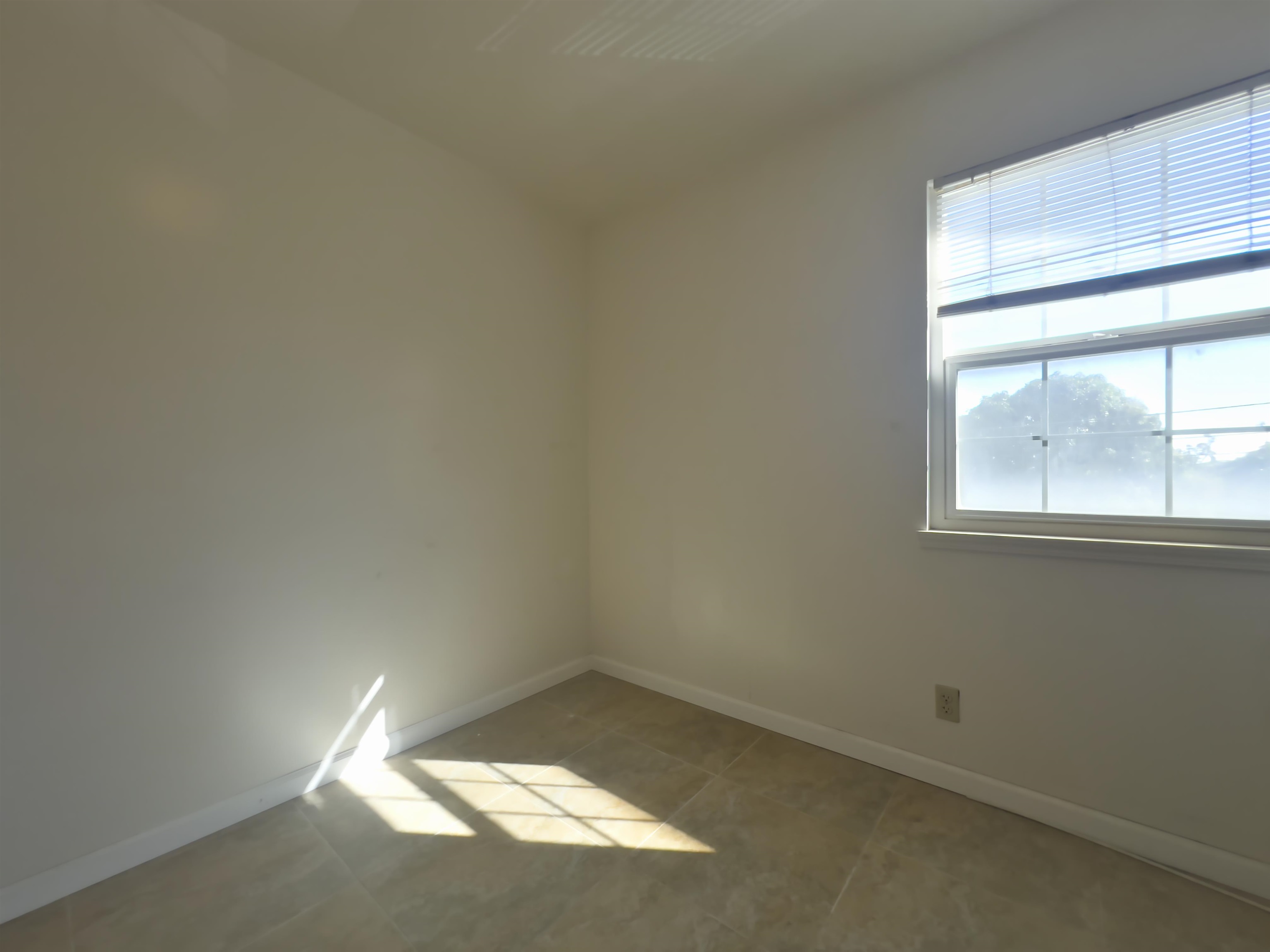 318 N Market St Property Photo 28
