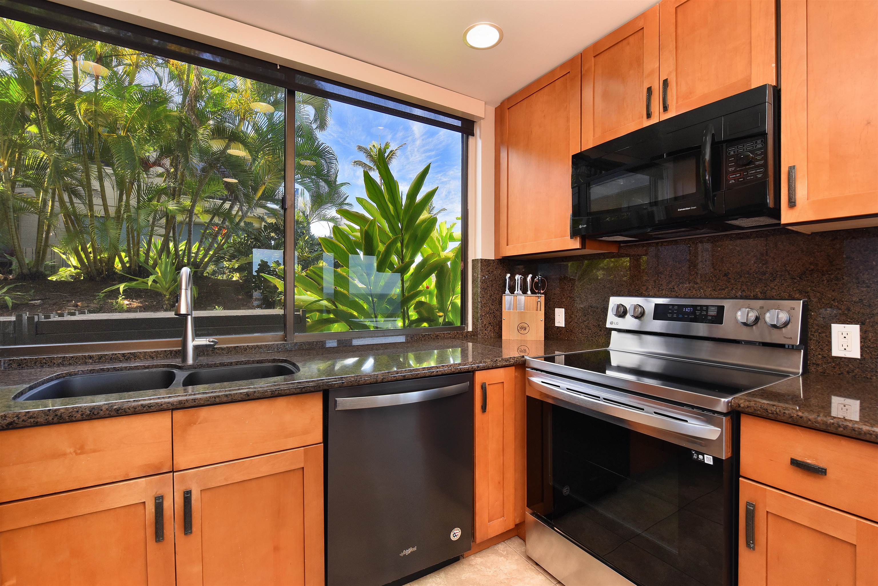500 Bay Dr Property Photo 3