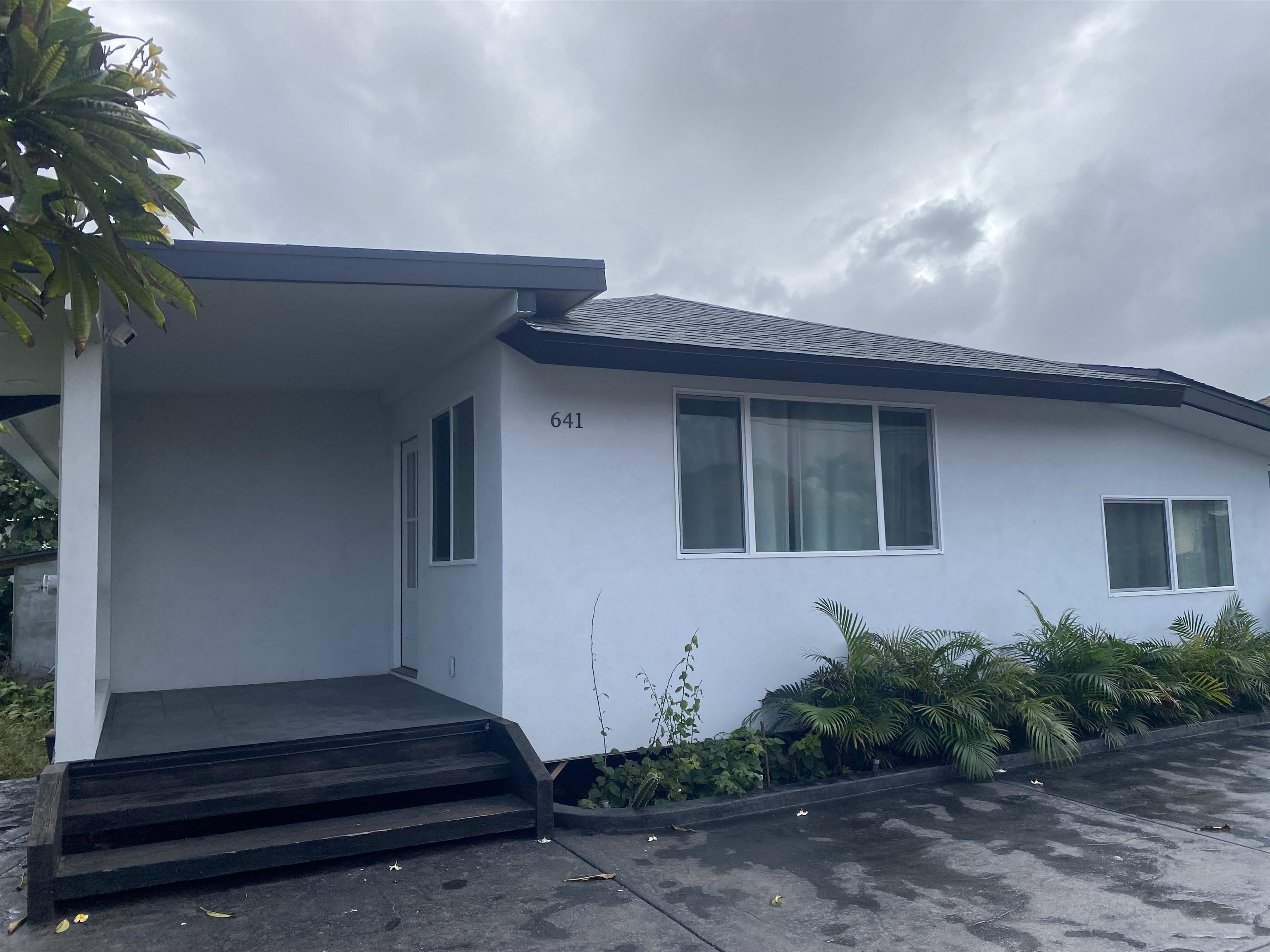 641 Linekona Pl Property Photo 2