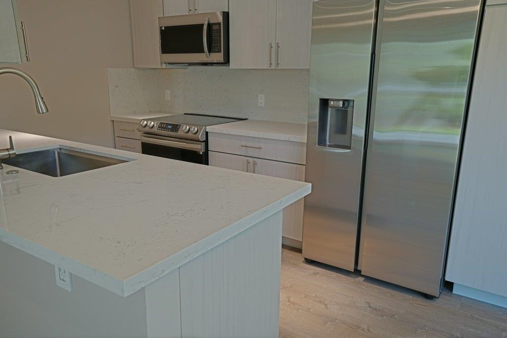 140 Uwapo Rd Property Photo 11