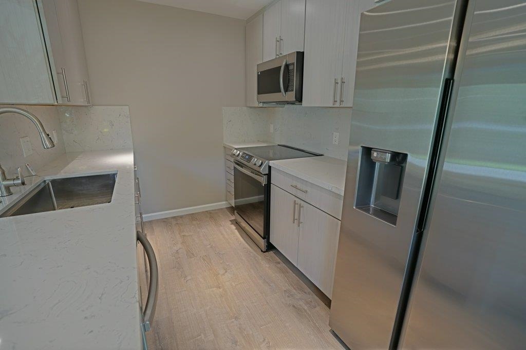 140 Uwapo Rd Property Photo 12
