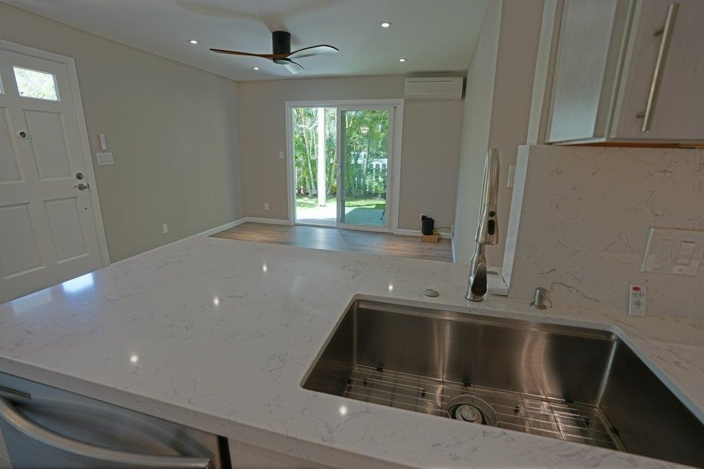 140 Uwapo Rd Property Photo 14