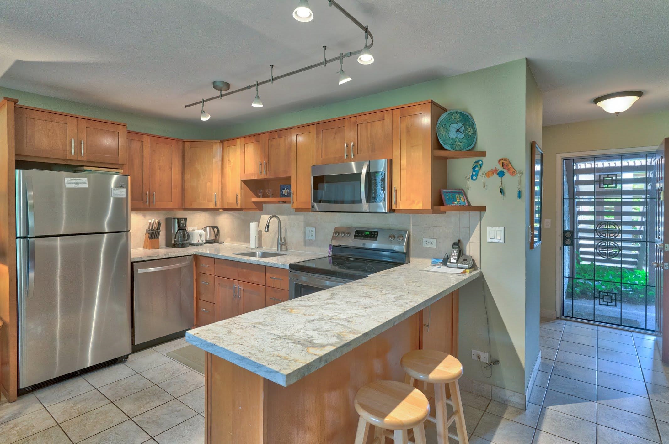 49 W Lipoa St Property Photo 6